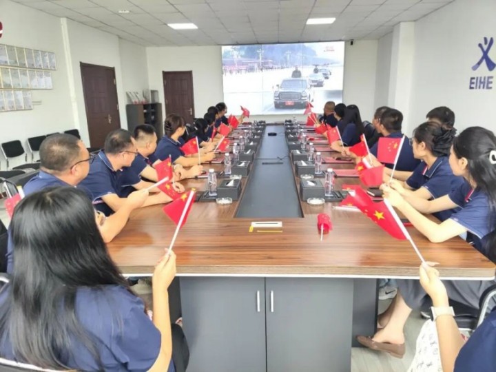 EIHE எஃகு கட்டமைப்பு குழு 93வது இராணுவ அணிவகுப்பின் நேரடி ஒளிபரப்பை பார்க்க ஏற்பாடு செய்தது